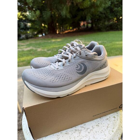 NWT Topo Athletic Phantom 3 Running Shoes Gray Size 10 main image 5